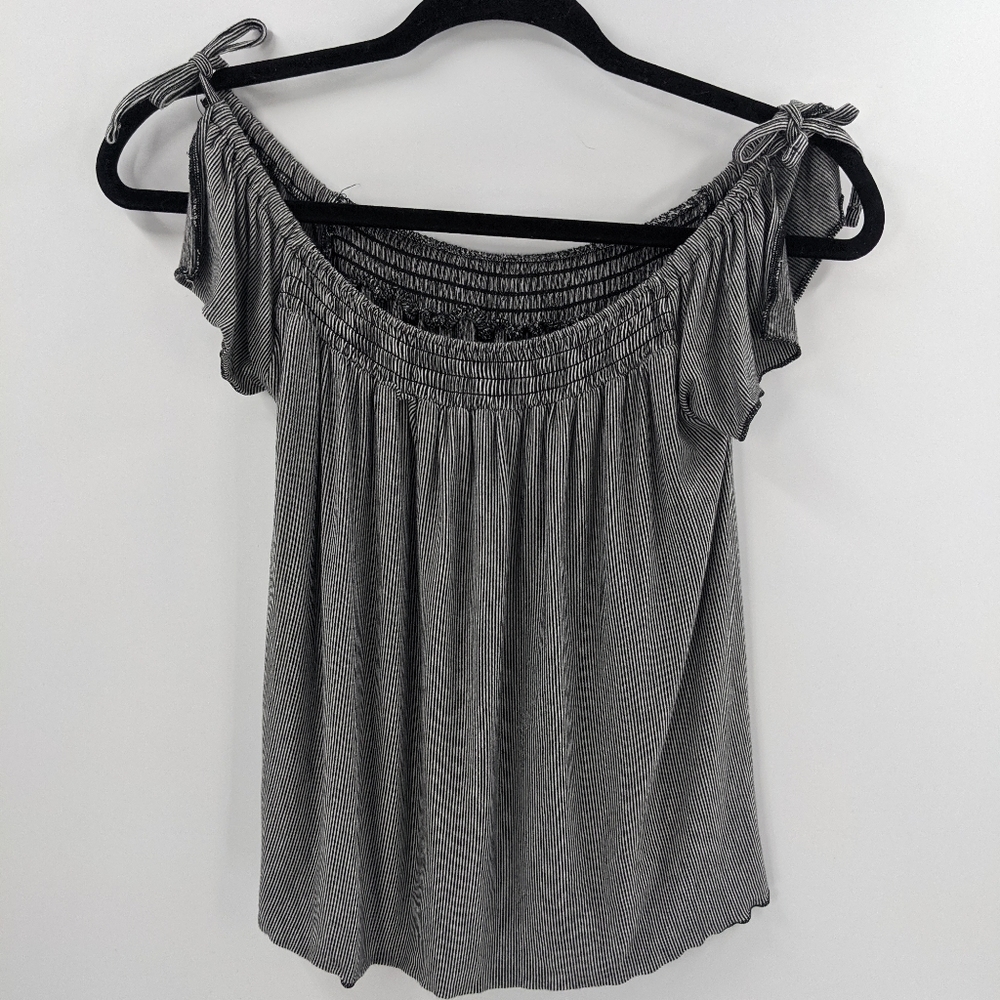 AMERICAN EAGLE Soft & Sexy Tie Shoulder Split Short Sleeve Top